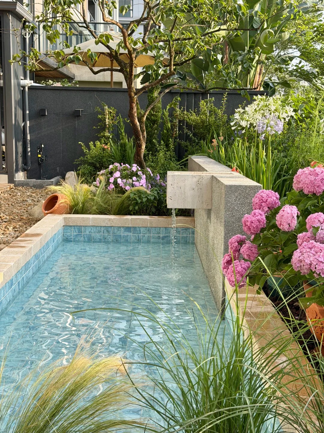 Cải tạo nh&agrave; cửa th&agrave;nh kh&aacute;ch sạn nghỉ dưỡng: Cuộc sống đ&aacute;ng ghen tị của Shi Qing - Ảnh 12.