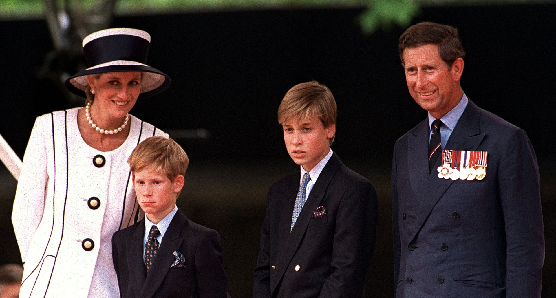 C&ocirc;ng nương Diana v&agrave; nỗi lo gia đ&igrave;nh: Giấc mơ giữ kết nối giữa William v&agrave; Harry - Ảnh 1.