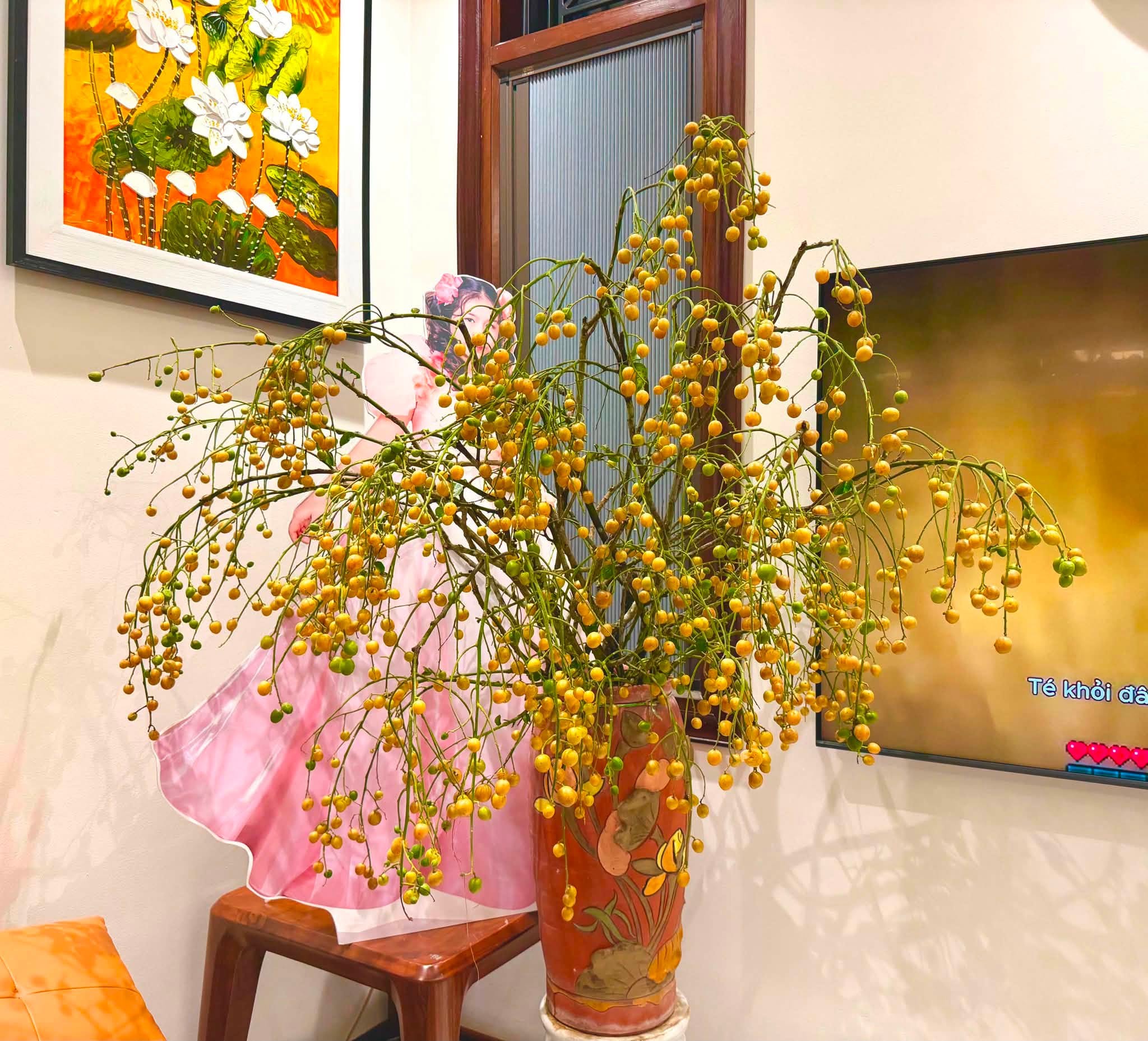 Cắm cành hồng bì mùa hè: Xu hướng trang trí nhà cửa cho không gian sống thêm sinh động - Ảnh 7. Cắm cành hồng bì mùa hè: Xu hướng trang trí nhà cửa cho không gian sống thêm sinh động - Ảnh 7.