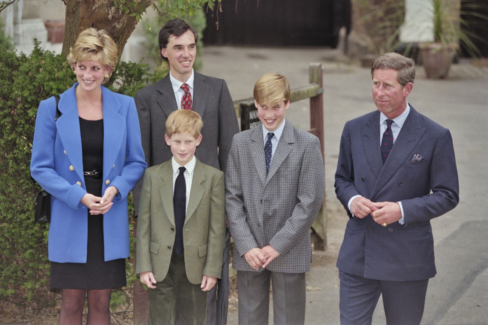 C&ocirc;ng nương Diana v&agrave; nỗi lo gia đ&igrave;nh: Giấc mơ giữ kết nối giữa William v&agrave; Harry - Ảnh 3.