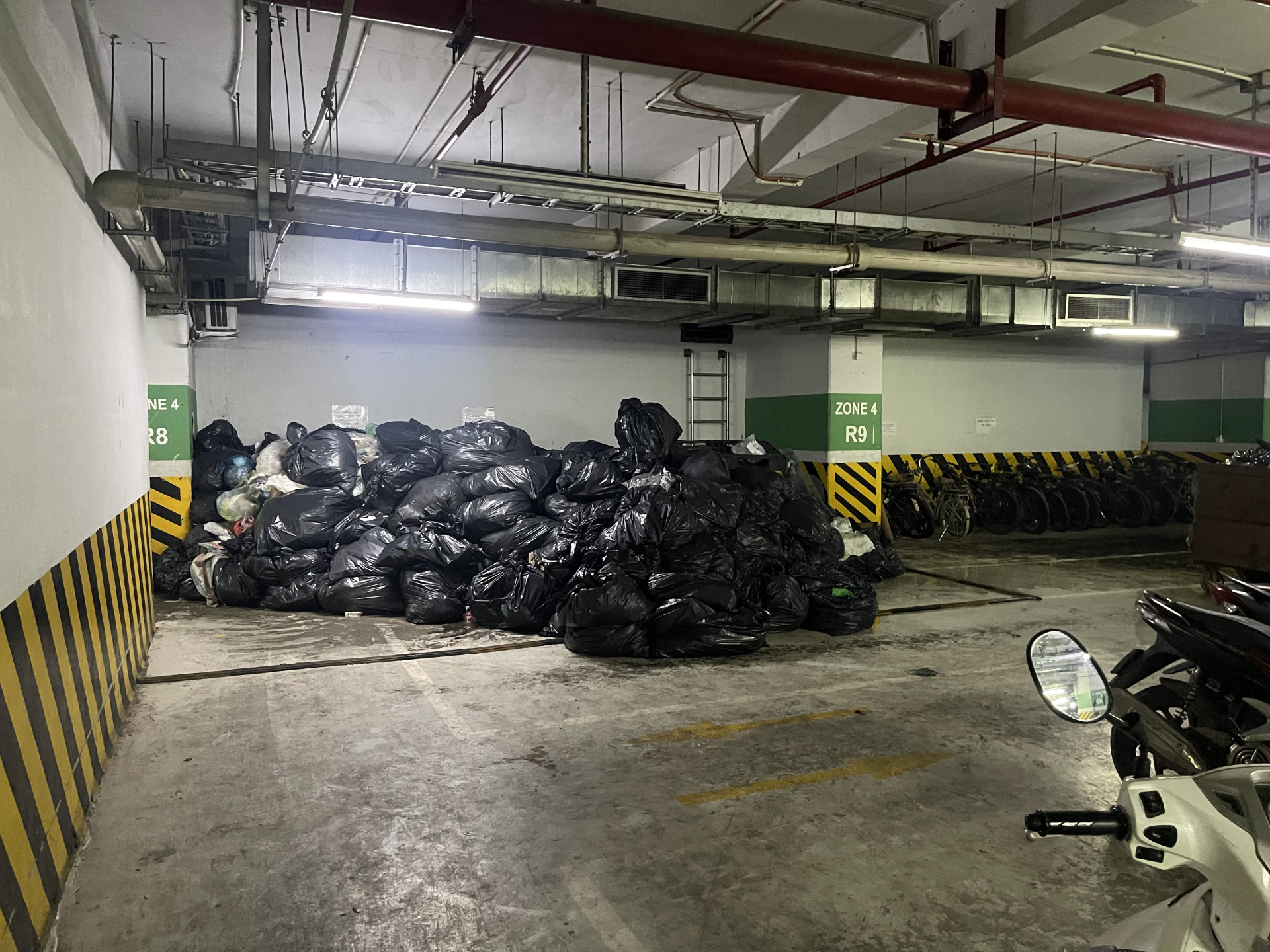 R&aacute;c thải sinh hoạt chất đống tại Imperia Garden g&acirc;y lo ngại cho cư d&acirc;n H&agrave; Nội - Ảnh 7.