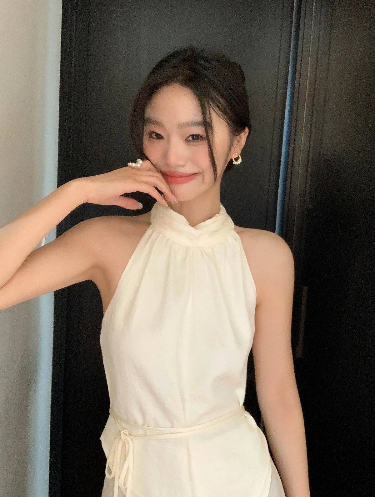 Kh&ocirc;ng phải v&aacute;y lụa, đ&acirc;y mới l&agrave; item mang đến vẻ ngo&agrave;i 