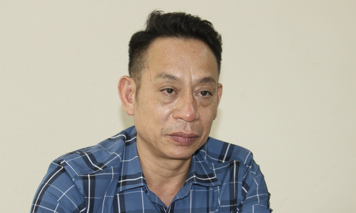 T&agrave;i xế L&agrave;o Cai t&ocirc;ng 2 người tr&ecirc;n vỉa h&egrave; rồi bỏ chạy , g&acirc;y chấn thương nghi&ecirc;m trọng - Ảnh 1.