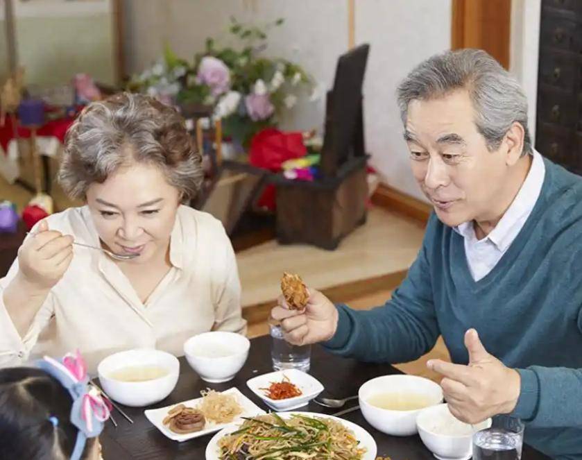 Bác sĩ nói thẳng: Nếu bạn chỉ ăn 2 bữa/ngày, trong vòng nửa năm, bạn có thể trải qua những thay đổi này! - Ảnh 1.