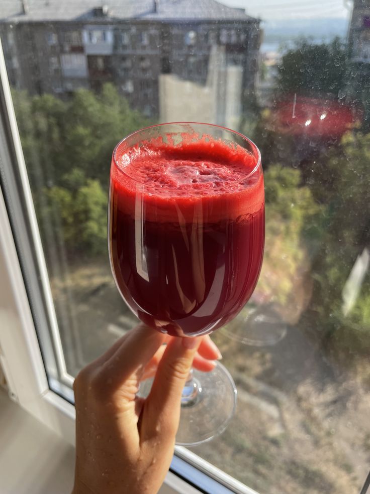 Thức uống m&agrave;u đỏ đầy ở chợ Việt gi&uacute;p b&uacute;p b&ecirc; Nhật Bản chống nắng, bơm collagen căng mọng- Ảnh 3.