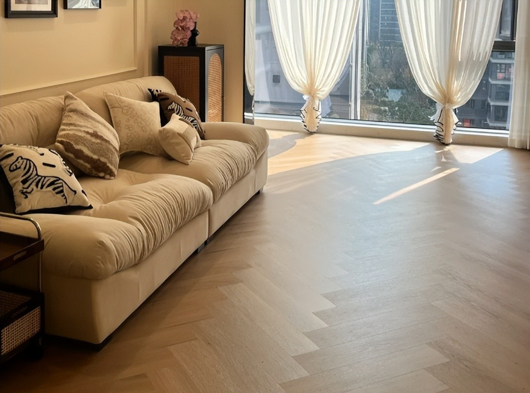 V&igrave; sao ng&agrave;y c&agrave;ng nhiều gia đ&igrave;nh kh&ocirc;ng c&ograve;n chọn gạch men? 2 loại vật liệu l&aacute;t s&agrave;n đang dần trở th&agrave;nh xu hướng mới - Ảnh 5.