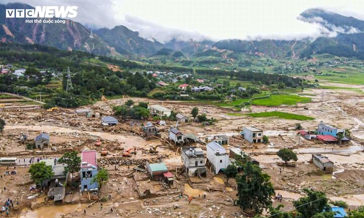Thi thể nạn nh&acirc;n lũ qu&eacute;t ở Lai Ch&acirc;u được t&igrave;m thấy , c&ograve;n 2 người mất t&iacute;ch - Ảnh 2.