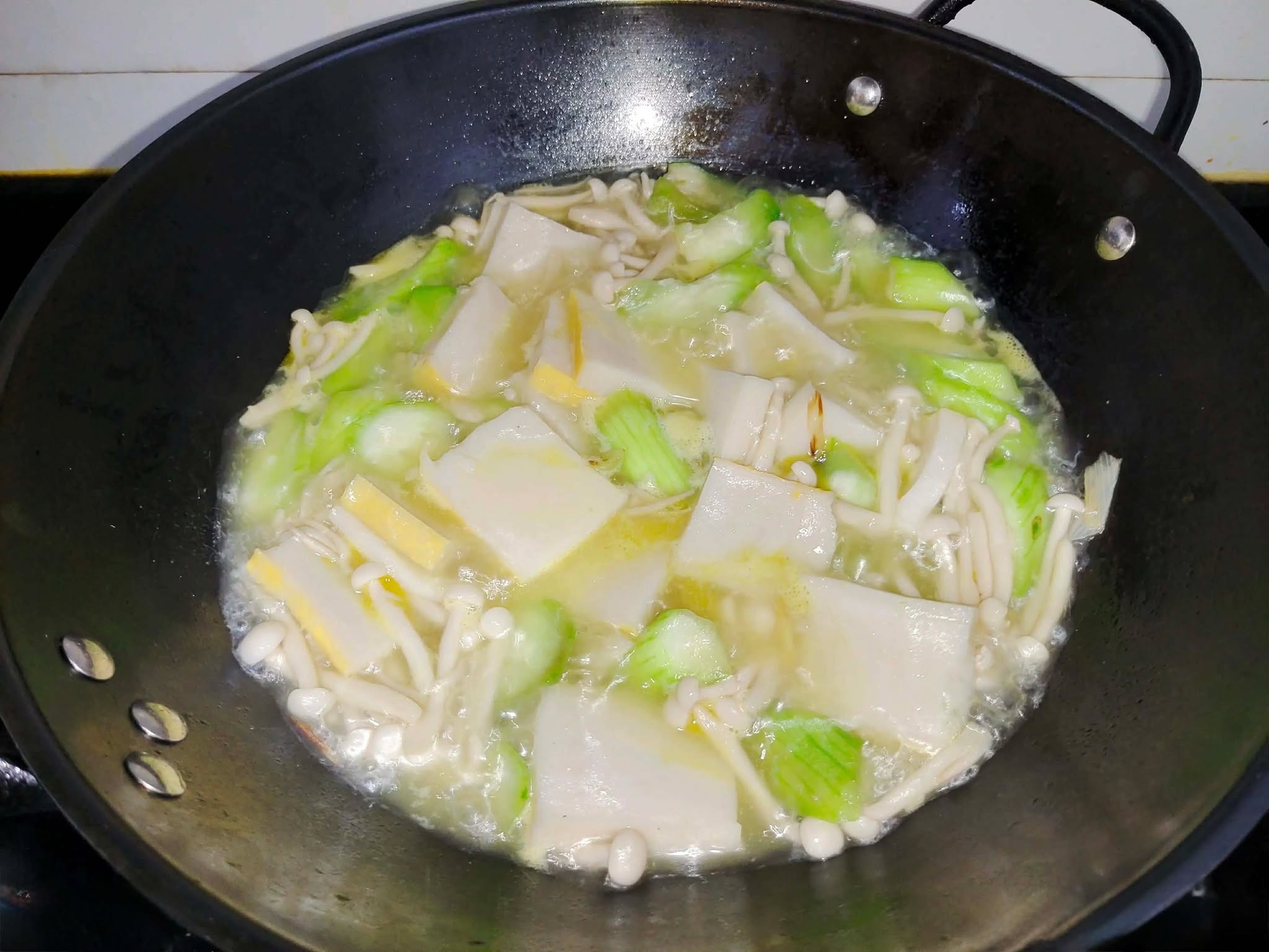 Món canh này nấu xong đặt lên bàn ăn cả nhà sẽ đua nhau ăn hết sạch - Ảnh 6. Món canh này nấu xong đặt lên bàn ăn cả nhà sẽ đua nhau ăn hết sạch - Ảnh 6.