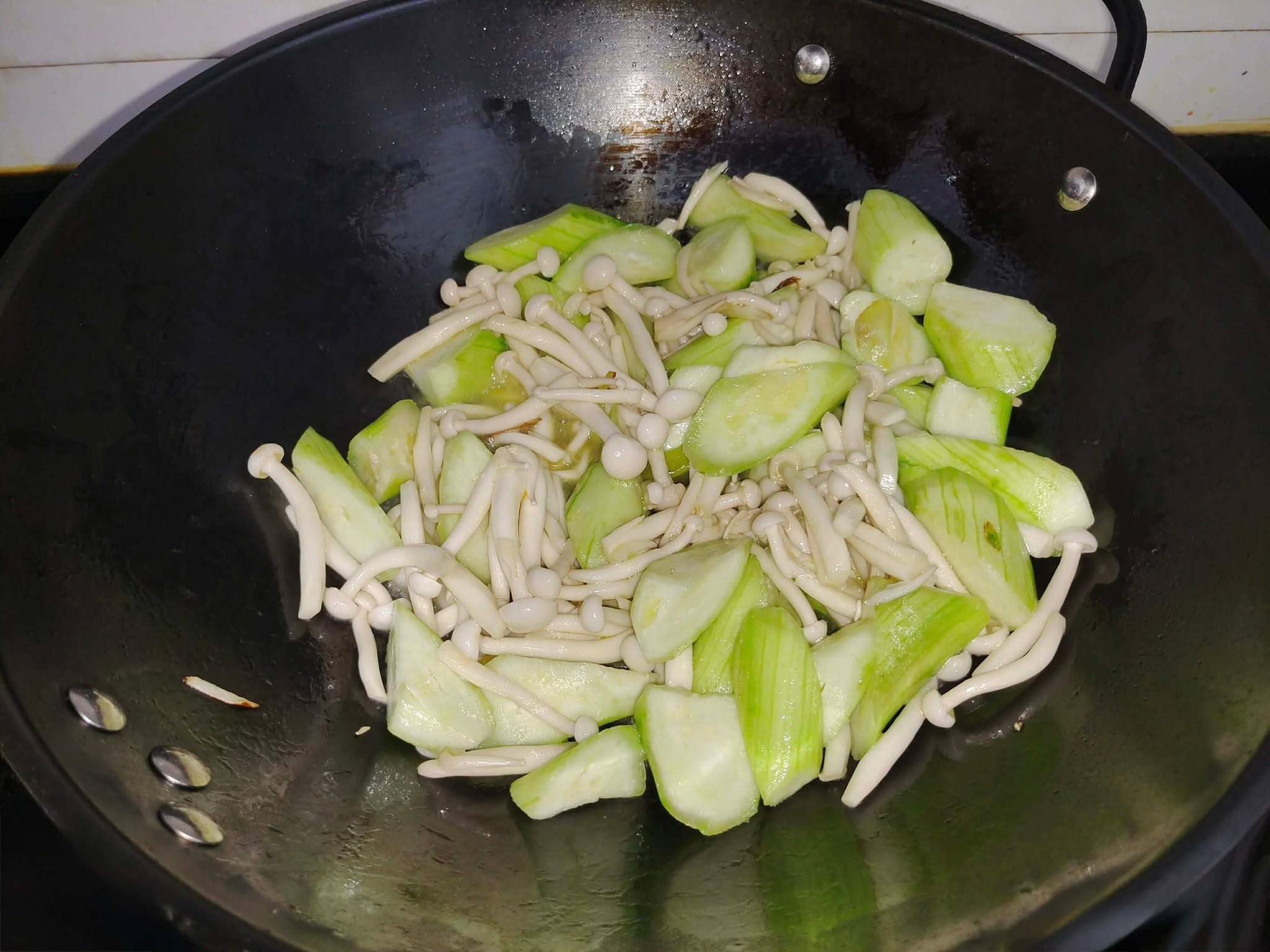 Món canh này nấu xong đặt lên bàn ăn cả nhà sẽ đua nhau ăn hết sạch - Ảnh 4. Món canh này nấu xong đặt lên bàn ăn cả nhà sẽ đua nhau ăn hết sạch - Ảnh 4.