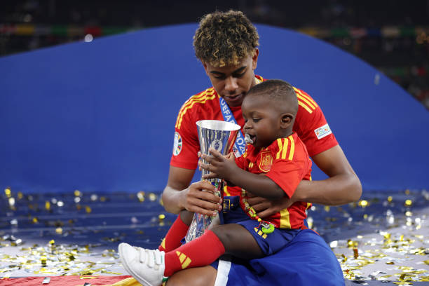 Keyne và Lamine Yamal: Những khoảnh khắc đáng yêu của mẹ và bé tại World Cup 2026 - Ảnh 7. Keyne và Lamine Yamal: Những khoảnh khắc đáng yêu của mẹ và bé tại World Cup 2026 - Ảnh 7.