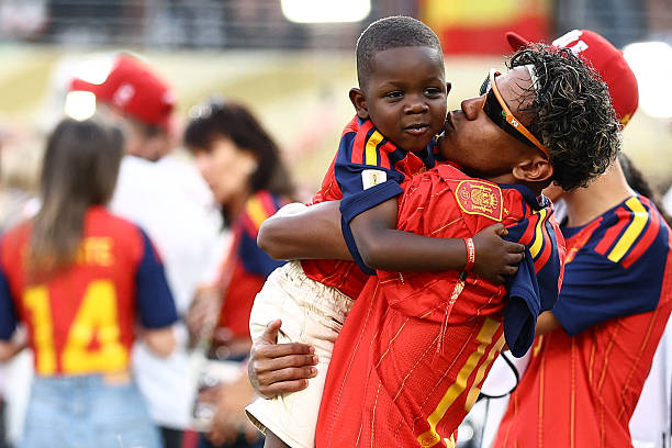 Keyne và Lamine Yamal: Những khoảnh khắc đáng yêu của mẹ và bé tại World Cup 2026 - Ảnh 3. Keyne và Lamine Yamal: Những khoảnh khắc đáng yêu của mẹ và bé tại World Cup 2026 - Ảnh 3.