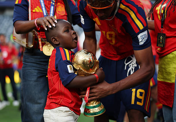 Keyne và Lamine Yamal: Những khoảnh khắc đáng yêu của mẹ và bé tại World Cup 2026 - Ảnh 2. Keyne và Lamine Yamal: Những khoảnh khắc đáng yêu của mẹ và bé tại World Cup 2026 - Ảnh 2.
