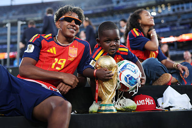 Keyne và Lamine Yamal: Những khoảnh khắc đáng yêu của mẹ và bé tại World Cup 2026 - Ảnh 4. Keyne và Lamine Yamal: Những khoảnh khắc đáng yêu của mẹ và bé tại World Cup 2026 - Ảnh 4.