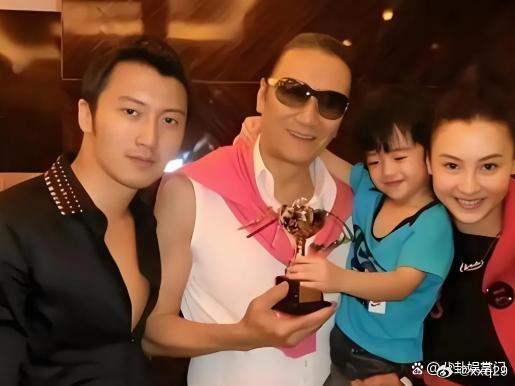 Tạ Đình Phong và Trương Bá Chi để ảnh màu đen tiễn biệt Tạ Hiền: Hôn nhân mong manh như tờ giấy, gia đình bền chặt tựa cội cây - Ảnh 4.