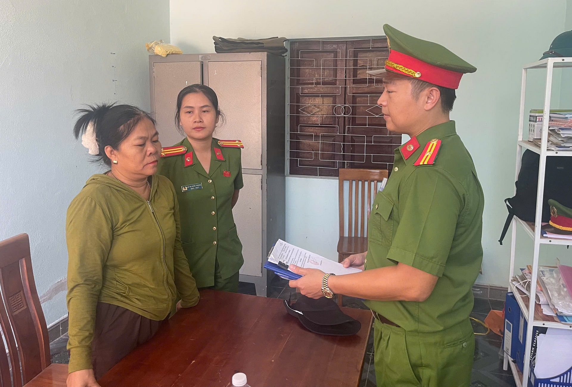 Nhờ thầy bói lấy lại 10 tỷ đồng , người phụ nữ bị lừa thêm 179 triệu đồng - Ảnh 1. Nhờ thầy bói lấy lại 10 tỷ đồng , người phụ nữ bị lừa thêm 179 triệu đồng - Ảnh 1.