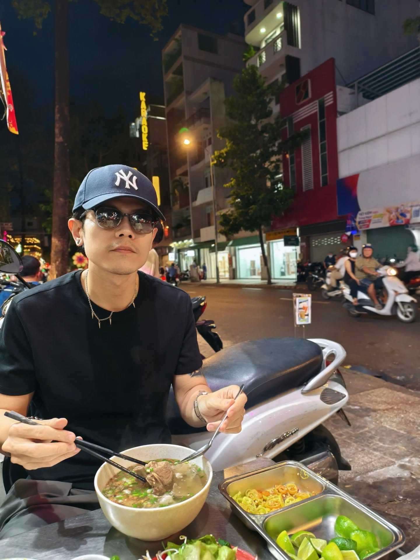 Quách Văn Thơm và Thỏ DaLAB: Nam giới không idol Nhưng cuốn hút phụ nữ hiện đại - Ảnh 3. Quách Văn Thơm và Thỏ DaLAB: Nam giới không idol Nhưng cuốn hút phụ nữ hiện đại - Ảnh 3.