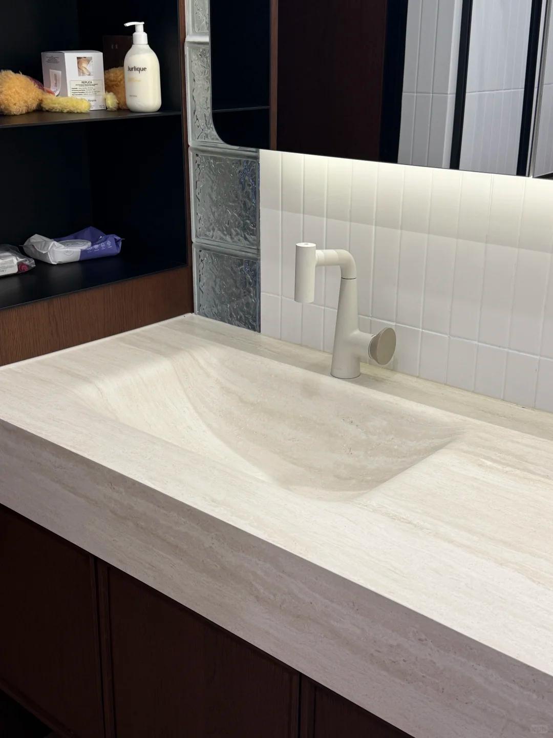 Đừng chỉ lắp chậu rửa mặt theo kiểu cũ: 5 xu hướng thiết kế đang được nhiều gia đ&igrave;nh &aacute;p dụng để ph&ograve;ng tắm đẹp như kh&aacute;ch sạn - Ảnh 3.