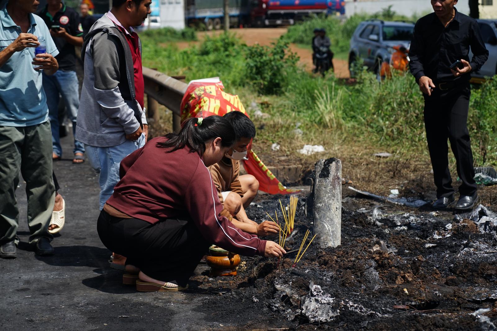 Nh&acirc;n chứng kể lại gi&acirc;y ph&uacute;t vụ ch&aacute;y xe kh&aacute;ch thương t&acirc;m tại Đồng Nai khiến 7 người tử vong - Ảnh 5.