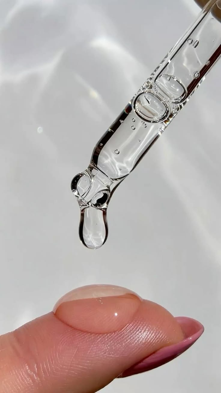 Tuổi 40 n&ecirc;n chọn serum chống chảy xệ thế n&agrave;o? Đừng chỉ nh&igrave;n v&agrave;o lời quảng c&aacute;o 