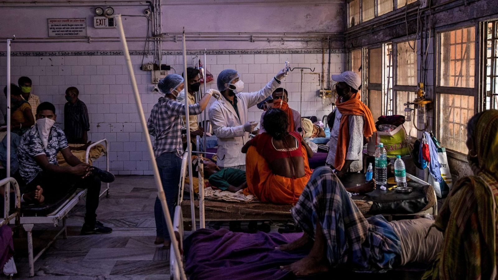 Quạt trần rơi tại bệnh viện New Delhi: C&aacute;i chết b&iacute; ẩn của bệnh nh&acirc;n cấp cứu - Ảnh 3.