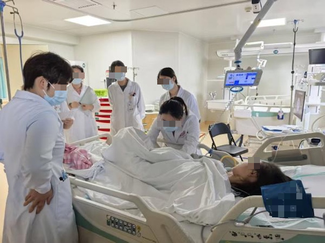 Nữ sinh 14 tuổi mắc tiểu đường v&agrave; nhiễm tr&ugrave;ng huyết: C&acirc;u chuyện đau l&ograve;ng từ cha mẹ - Ảnh 1.