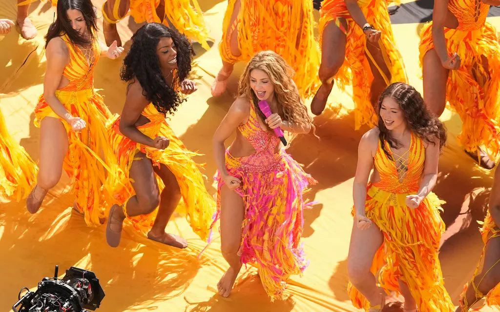 Bộ v&aacute;y đ&iacute;nh hơn 200.000 vi&ecirc;n pha l&ecirc; của Shakira tại Halftime Show chung kết FIFA World Cup 2026&trade; - Ảnh 1.
