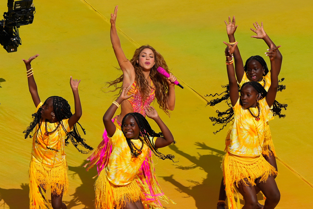 Bộ váy đính hơn 200.000 viên pha lê của Shakira tại Halftime Show chung kết FIFA World Cup 2026™ - Ảnh 1.