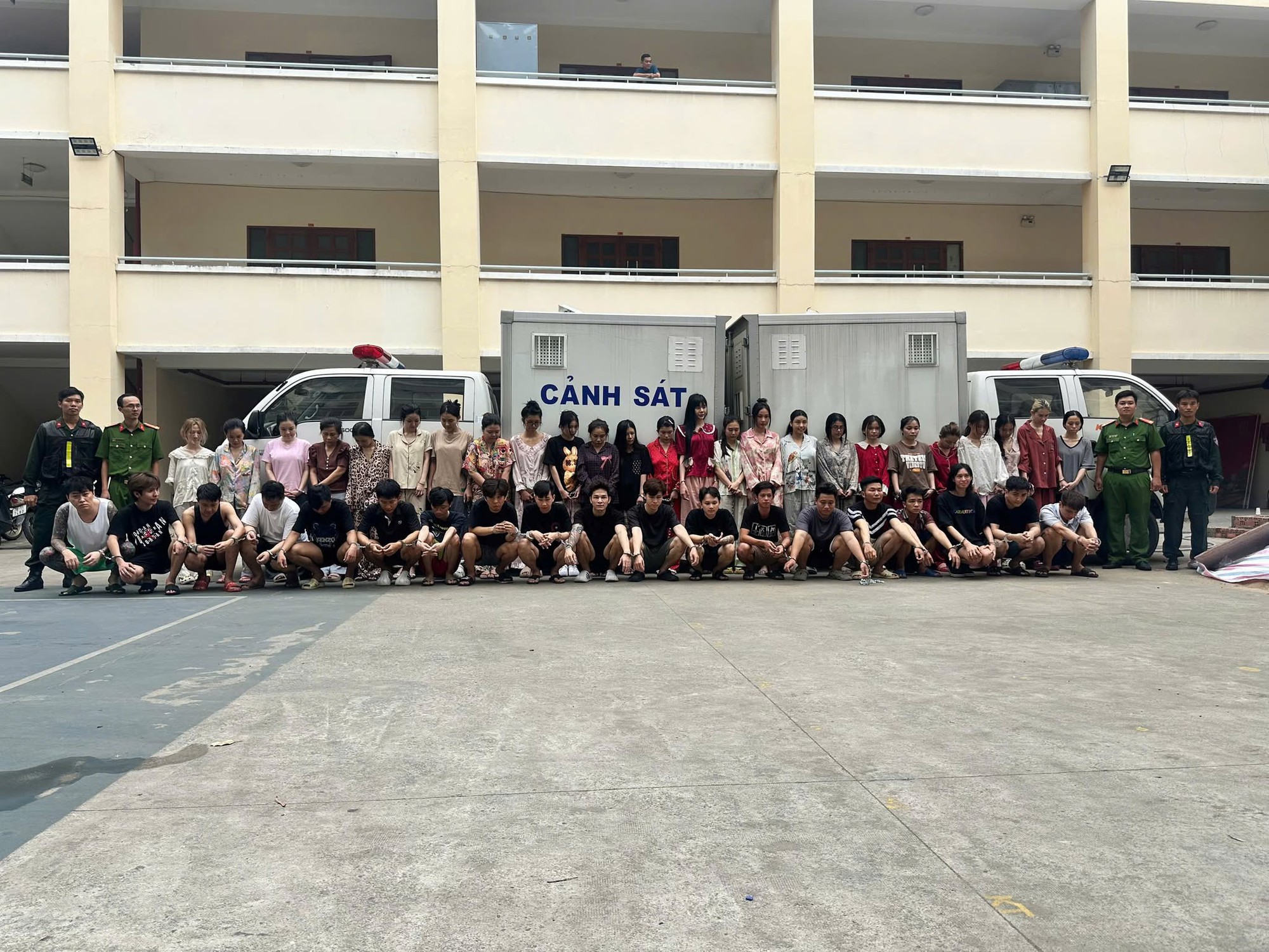 Bắt vợ chồng &ocirc;ng tr&ugrave;m Nguyễn Hữu Hu&acirc;n trong đường d&acirc;y ma t&uacute;y Etomidate tinh vi - Ảnh 1.