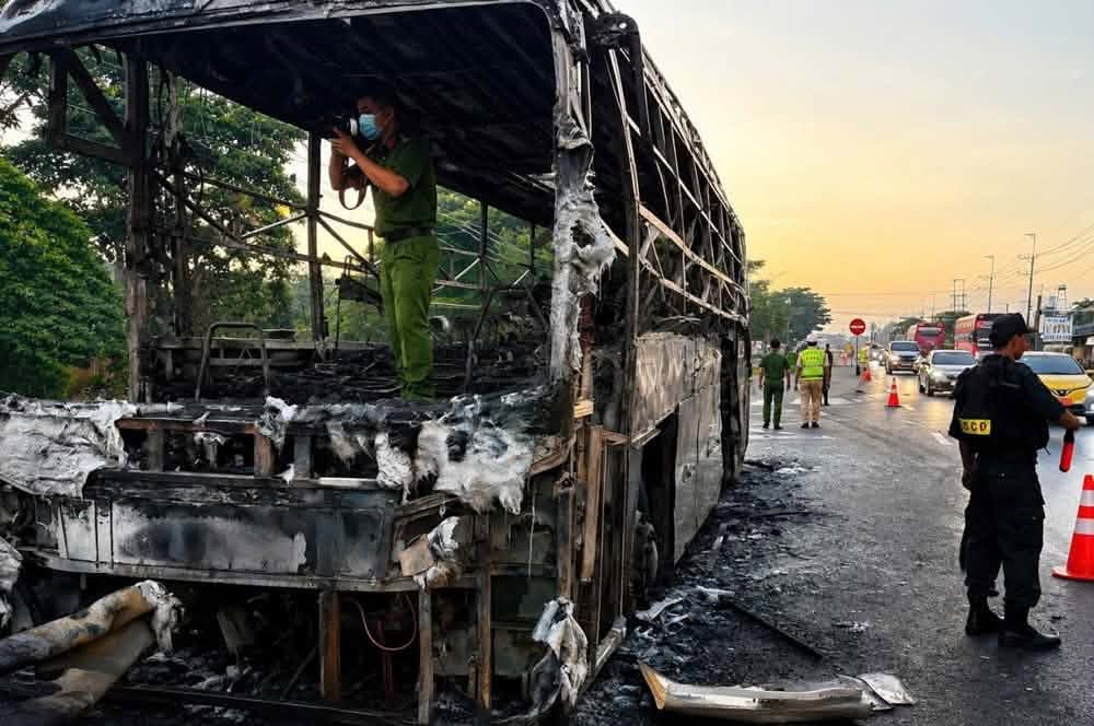 Cháy xe khách Đồng Nai khiến 7 người tử vong: Gia đình nhỏ mãi mãi không trở về - Ảnh 1. Cháy xe khách Đồng Nai khiến 7 người tử vong: Gia đình nhỏ mãi mãi không trở về - Ảnh 1.