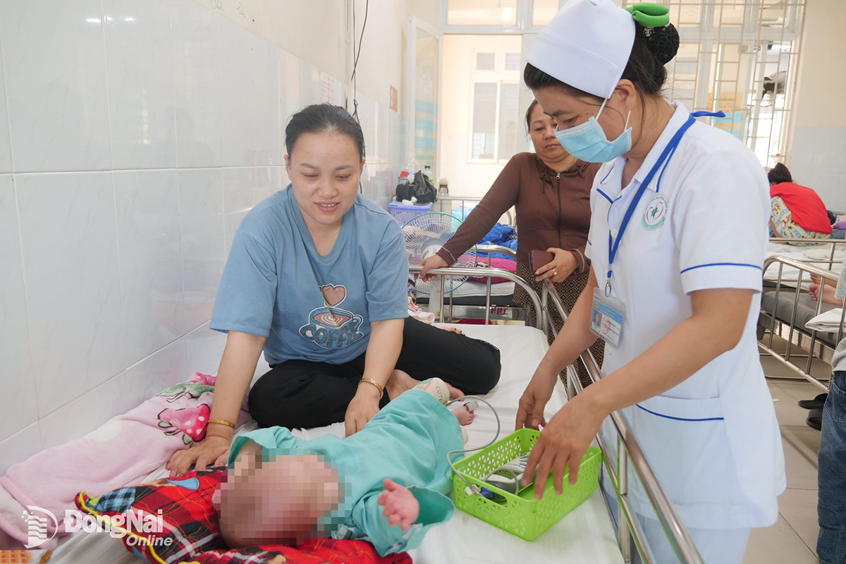 Su&yacute;t mất con v&igrave; ch&ocirc;m ch&ocirc;m: B&eacute; g&aacute;i 7 th&aacute;ng ngưng tim, ngưng thở 15 ph&uacute;t - Ảnh 1.
