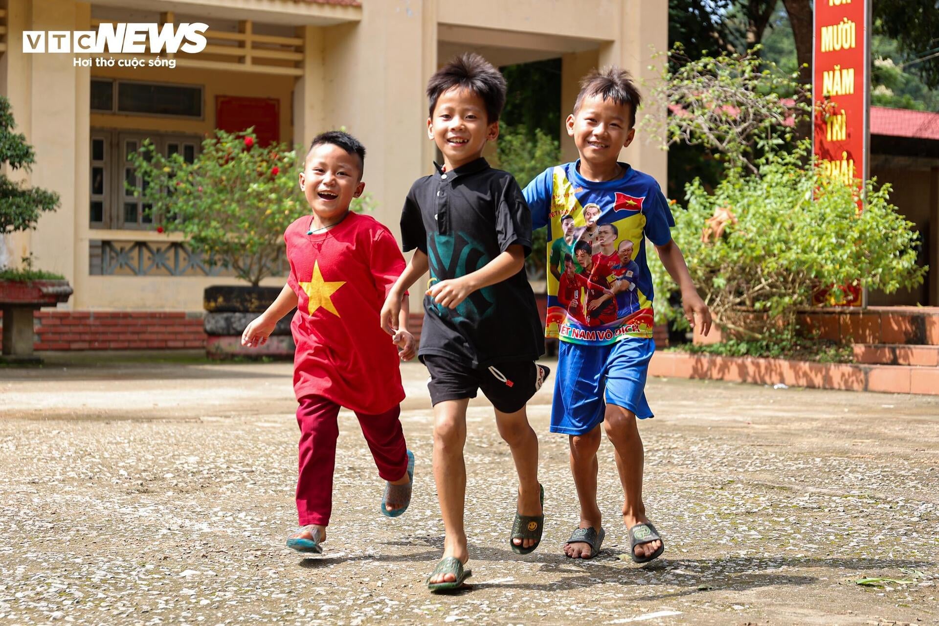 Những bếp ăn 0 đồng thắp s&aacute;ng Hy vọng cho người d&acirc;n Lai Ch&acirc;u sau lũ dữ - Ảnh 23.