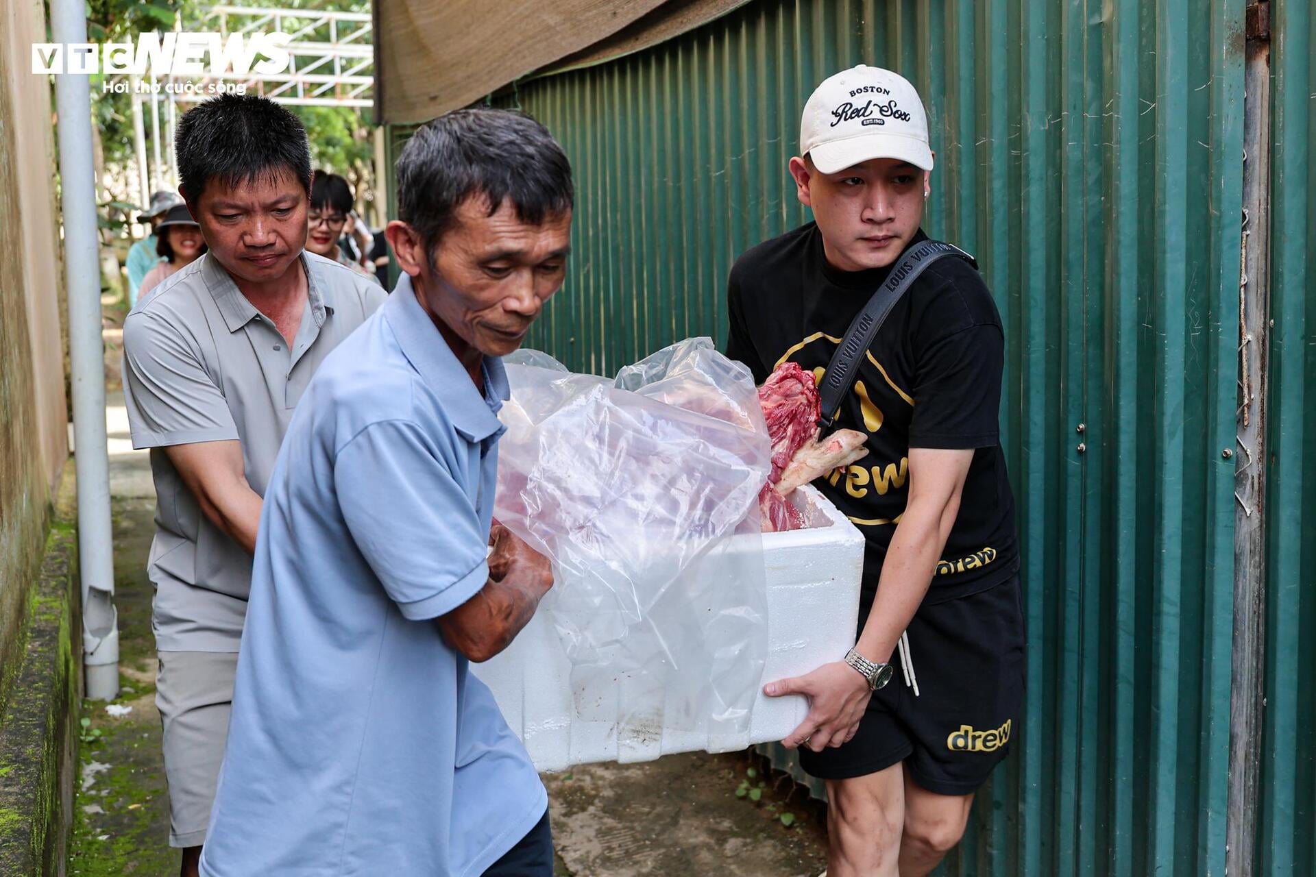 Những bếp ăn 0 đồng thắp s&aacute;ng Hy vọng cho người d&acirc;n Lai Ch&acirc;u sau lũ dữ - Ảnh 11.