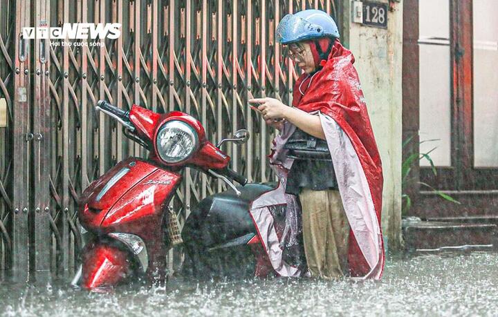 Dự b&aacute;o thời tiết 23/7 tại Bắc Bộ v&agrave; Trung Bộ: Mưa lớn v&agrave; nắng n&oacute;ng gay gắt - Ảnh 1.