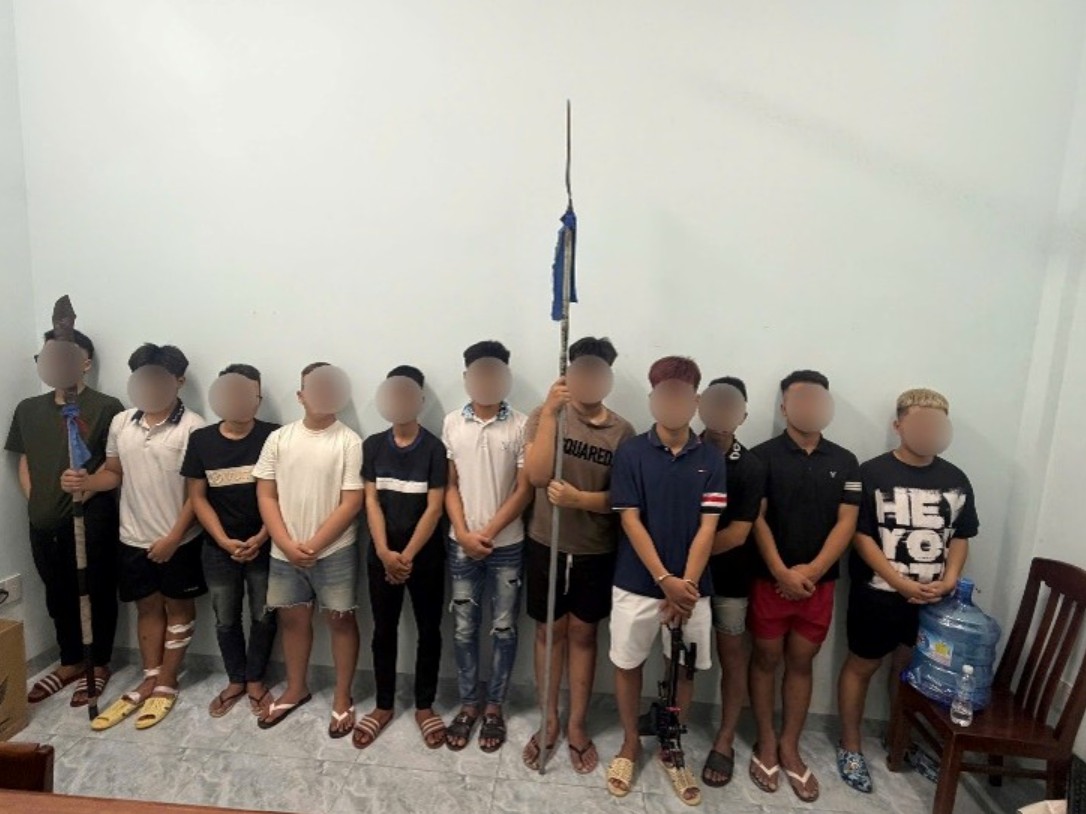 Nam thanh ni&ecirc;n n&eacute;m gạch khiến ba người tử vong tại gia Lai - Ảnh 3.