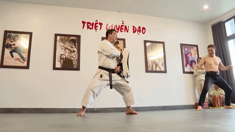 Chủ tịch Tập đo&agrave;n Sơn Hải tưởng niệm L&yacute; Tiểu Long với Triệt Quyền Đạo - Ảnh 2.