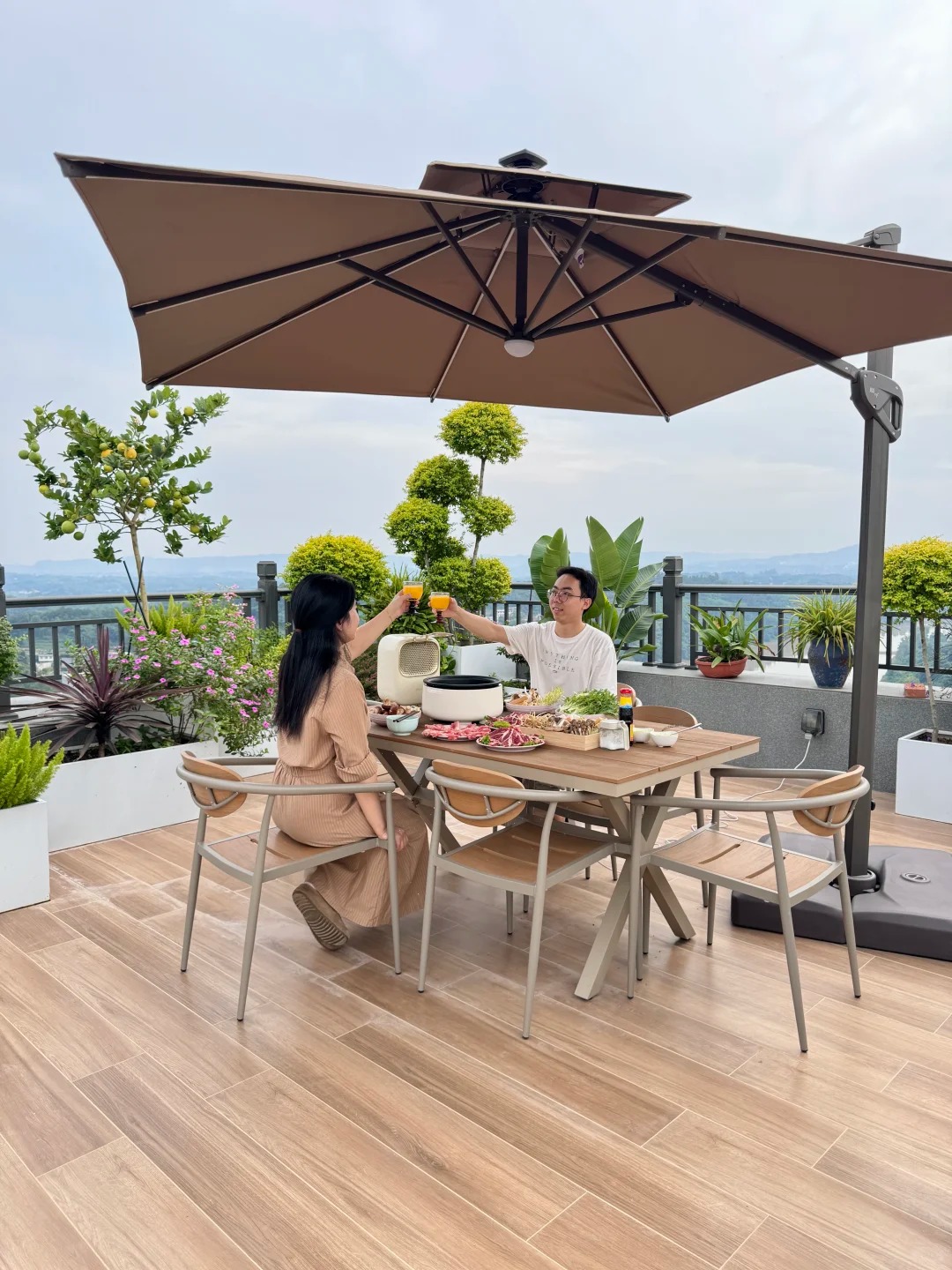 Biến s&acirc;n thượng tầng 32 th&agrave;nh vườn rau v&agrave; ao c&aacute; độc đ&aacute;o cho cuộc sống xanh - Ảnh 9.