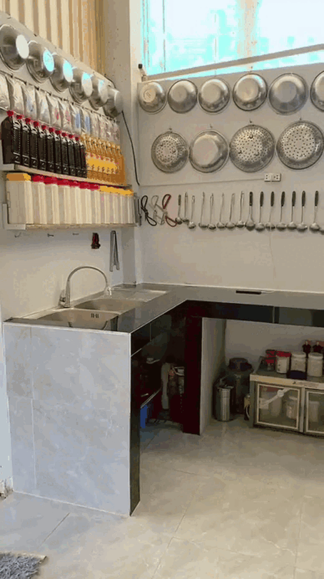 Trung b&igrave;nh căn bếp miền T&acirc;y: Nồi ni&ecirc;u xoong chảo treo &ecirc; hề, n&oacute; ngăn nắp m&agrave; n&oacute; OCD thế lại hay! - Ảnh 10.