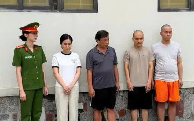 Người dân đổ về SJC 420 Nguyễn Thị Minh Khai sau thông báo mới nhất về giá vàng - Ảnh 8. Người dân đổ về SJC 420 Nguyễn Thị Minh Khai sau thông báo mới nhất về giá vàng - Ảnh 8.