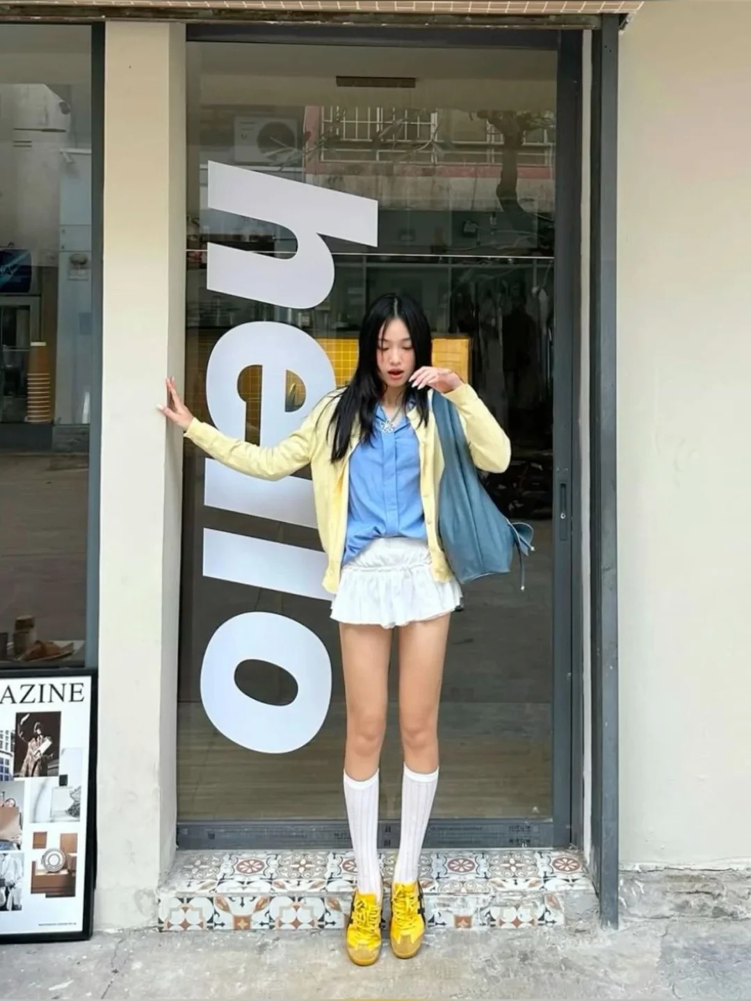 M&ugrave;a h&egrave; n&agrave;y, h&atilde;y thử c&ocirc;ng thức phối m&agrave;u v&agrave;ng bơ v&agrave; xanh da trời: Nhẹ nh&agrave;ng, sang trọng nhưng vẫn đủ nổi bật - Ảnh 9.