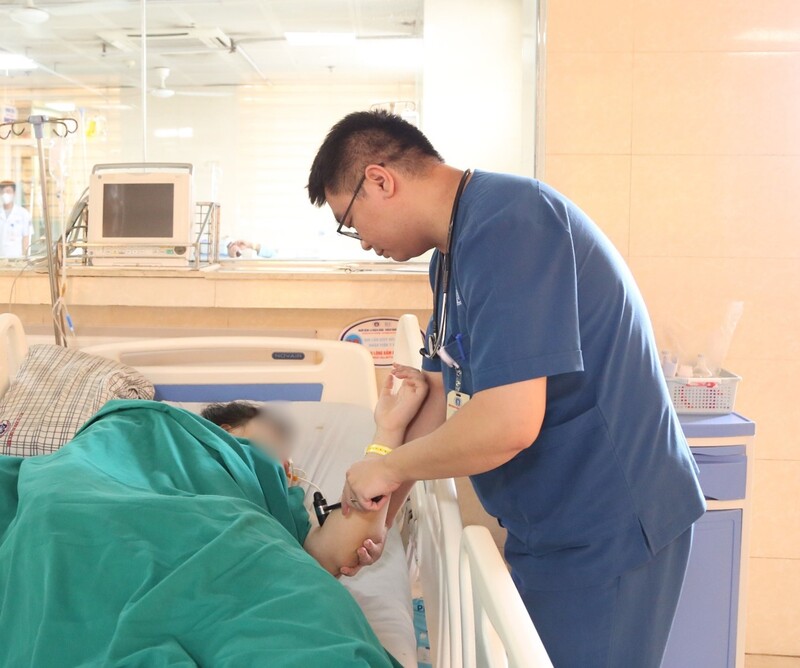 B&eacute; g&aacute;i 15 tuổi bị đột quỵ v&agrave; cuộc chạy đua 150 ph&uacute;t gi&agrave;nh lại sự sống - Ảnh 1.