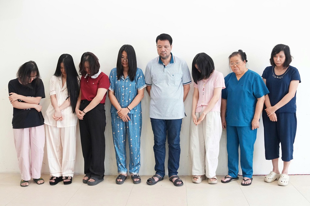 Khởi tố Tạ Thị Cẩm V&acirc;n v&agrave; nh&oacute;m lừa đảo tại ph&ograve;ng kh&aacute;m đa khoa Y học Nghệ An - Ảnh 1.