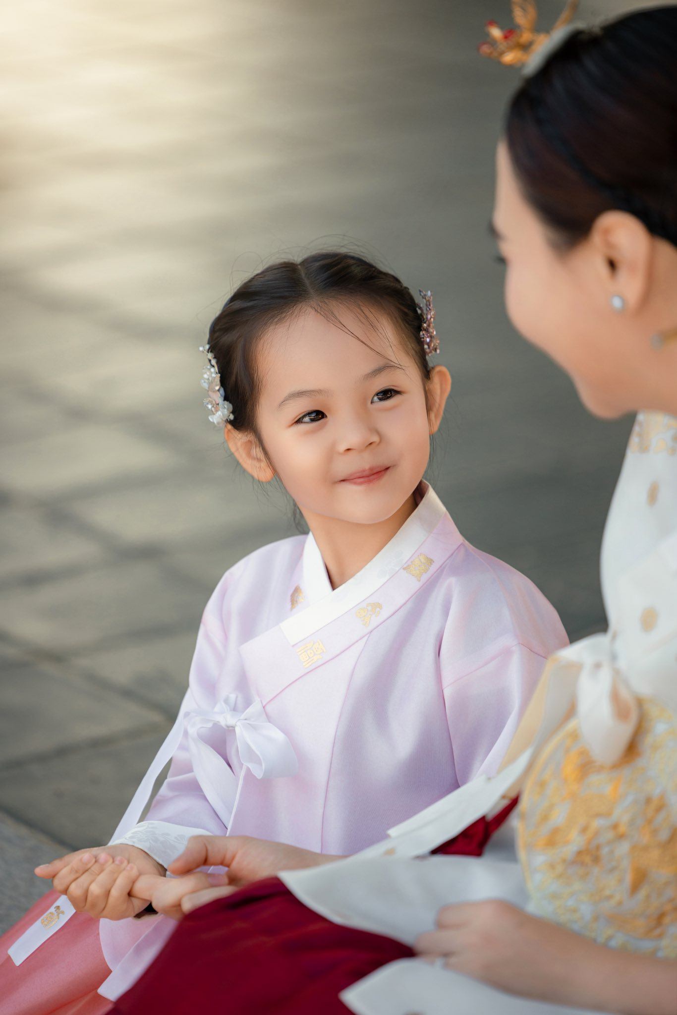 Ái nữ Cường Đô La càng lớn càng có nét mỹ nhân, em út Sutin thốt lên một câu khiến dân mạng "tan chảy": "Sao chị dễ thương thế?"- Ảnh 14.
