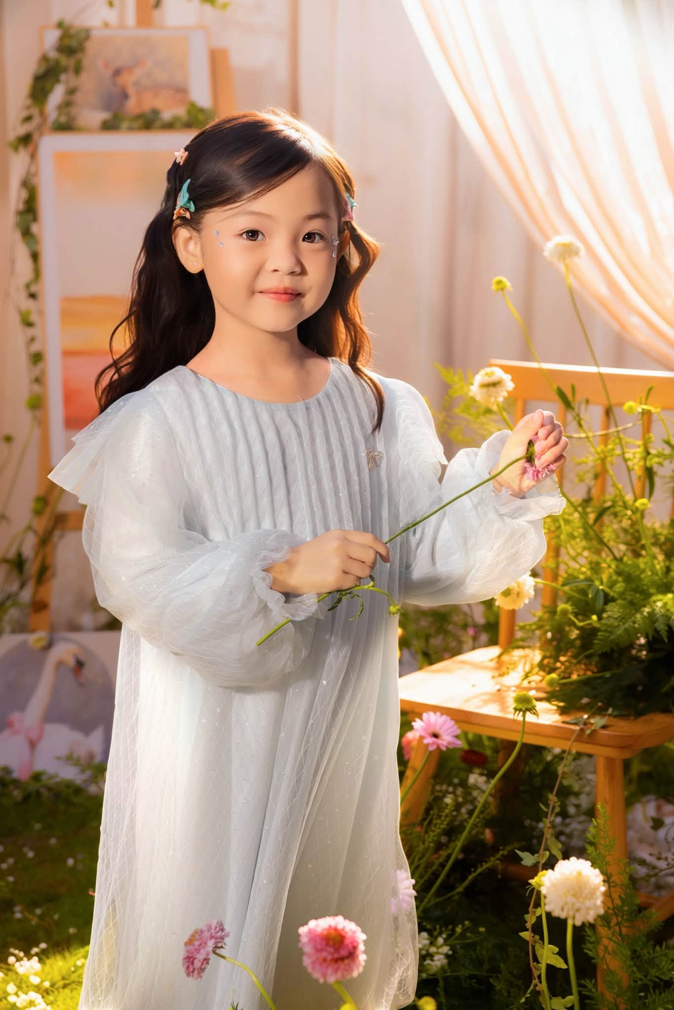 Ái nữ Cường Đô La càng lớn càng có nét mỹ nhân, em út Sutin thốt lên một câu khiến dân mạng "tan chảy": "Sao chị dễ thương thế?"- Ảnh 11.
