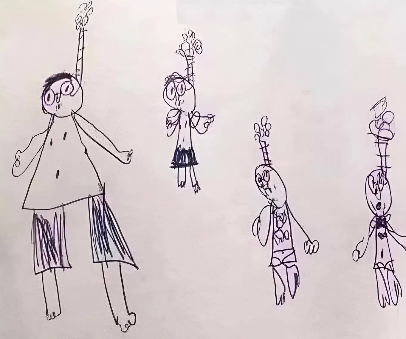 B&eacute; trai 6 tuổi vẽ tranh gia đ&igrave;nh h&agrave;i hước khiến mẹ cười ngất tại trường mầm non - Ảnh 1.