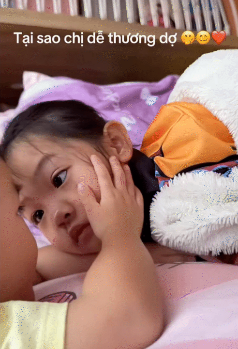 Ái nữ Cường Đô La càng lớn càng có nét mỹ nhân, em út Sutin thốt lên một câu khiến dân mạng "tan chảy": "Sao chị dễ thương thế?"- Ảnh 1.