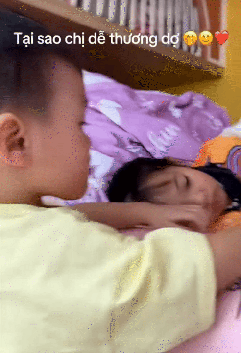 Ái nữ Cường Đô La càng lớn càng có nét mỹ nhân, em út Sutin thốt lên một câu khiến dân mạng "tan chảy": "Sao chị dễ thương thế?"- Ảnh 2.