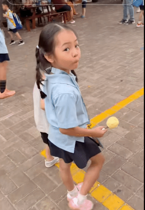 Ái nữ Cường Đô La càng lớn càng có nét mỹ nhân, em út Sutin thốt lên một câu khiến dân mạng "tan chảy": "Sao chị dễ thương thế?"- Ảnh 6.