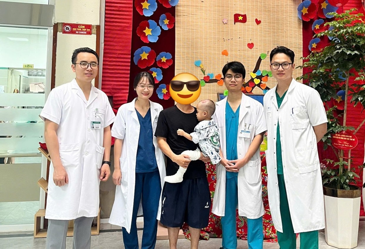 Bị rắn hổ mang cắn nguy kịch, b&eacute; 41 th&aacute;ng tuổi được cứu sống ngoạn mục - Ảnh 2.