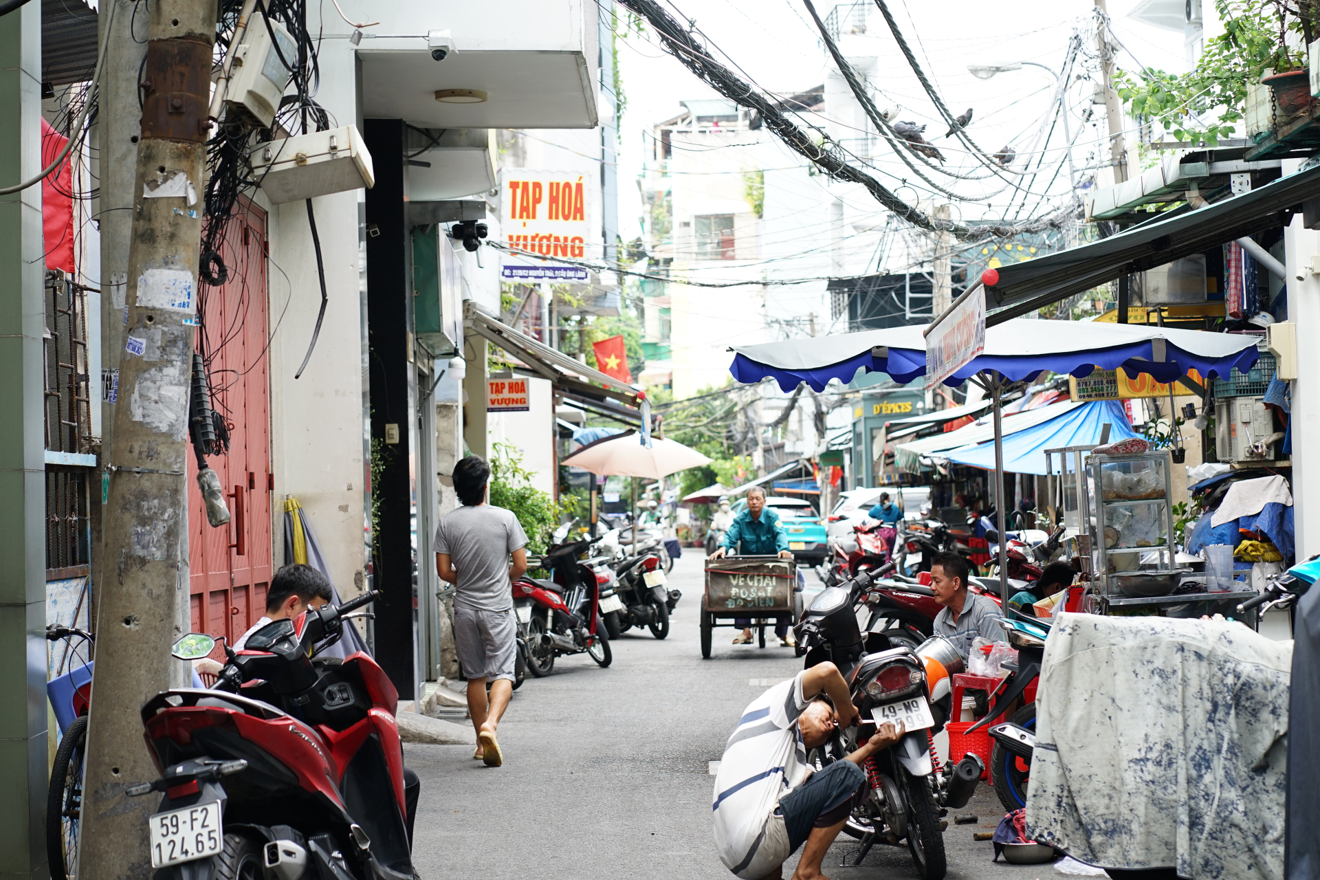 &Aacute; hậu Mỹ Duy&ecirc;n thừa nhận n&eacute;m gạch v&agrave;o nh&agrave; d&acirc;n tr&ecirc;n đường Nguyễn Tr&atilde;i - Ảnh 3.