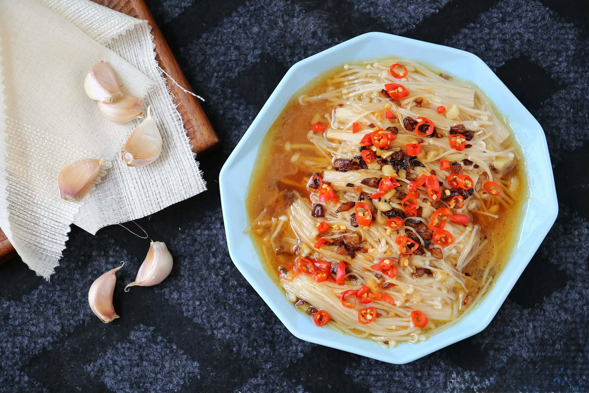Chỉ cần 10 ph&uacute;t v&agrave;o bếp l&agrave; c&oacute; m&oacute;n ăn gi&ograve;n ngọt, thơm lừng v&agrave; thanh m&aacute;t cực ngon miệng - Ảnh 1.